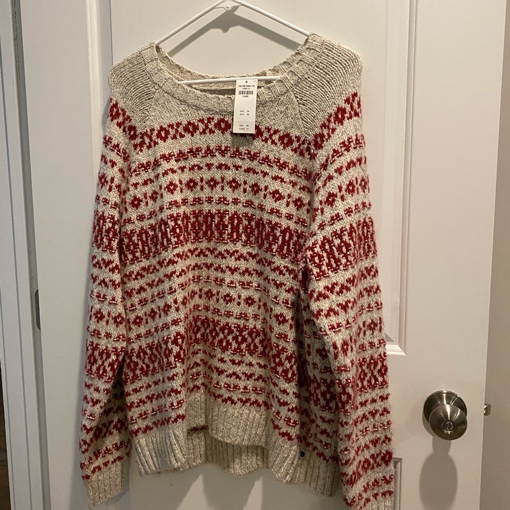 Abercrombie & Fitch Red and White Holiday Sweater